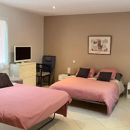 Independant Calme Pas Loin Du Centre アパート ニーム