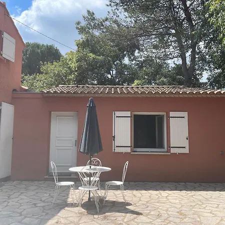 Independant Calme Pas Loin Du Centre ニーム