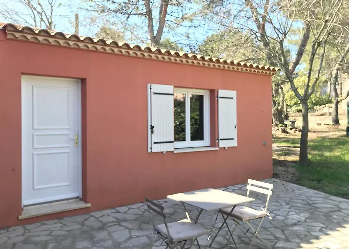 Independant Calme Pas Loin Du Centre ニーム