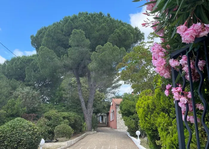 Independant Calme Pas Loin Du Centre Nimes