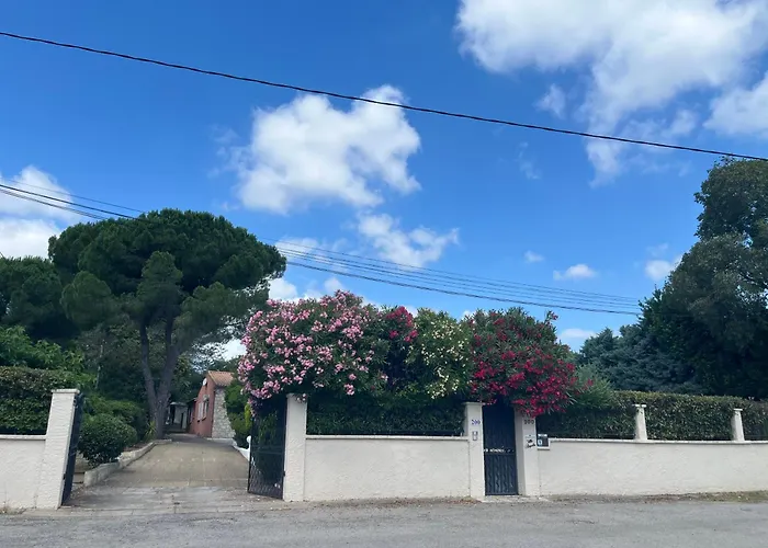 Independant Calme Pas Loin Du Centre * Nimes