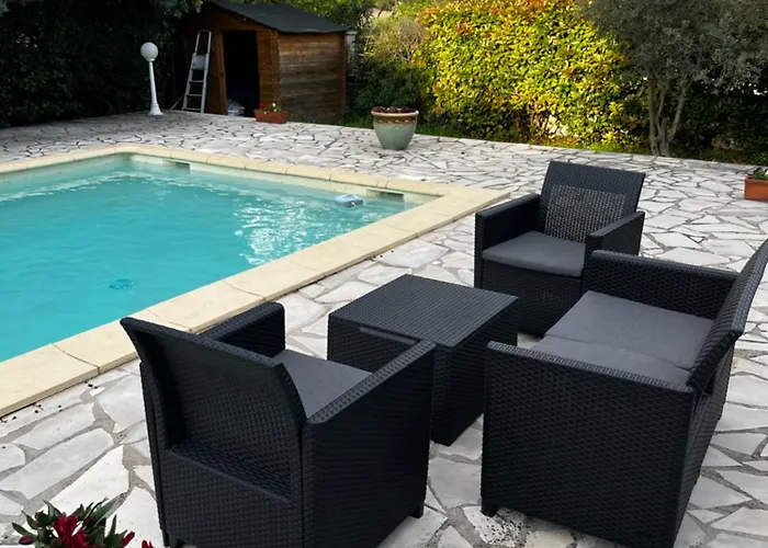 Independant Calme Pas Loin Du Centre ニーム