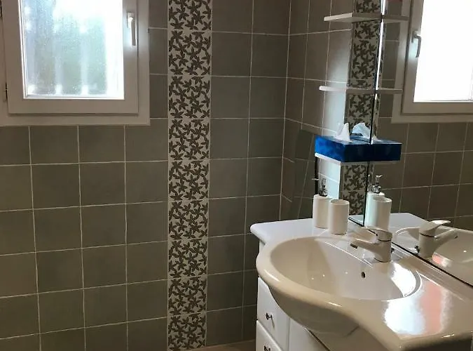 Independant Calme Pas Loin Du Centre アパート ニーム